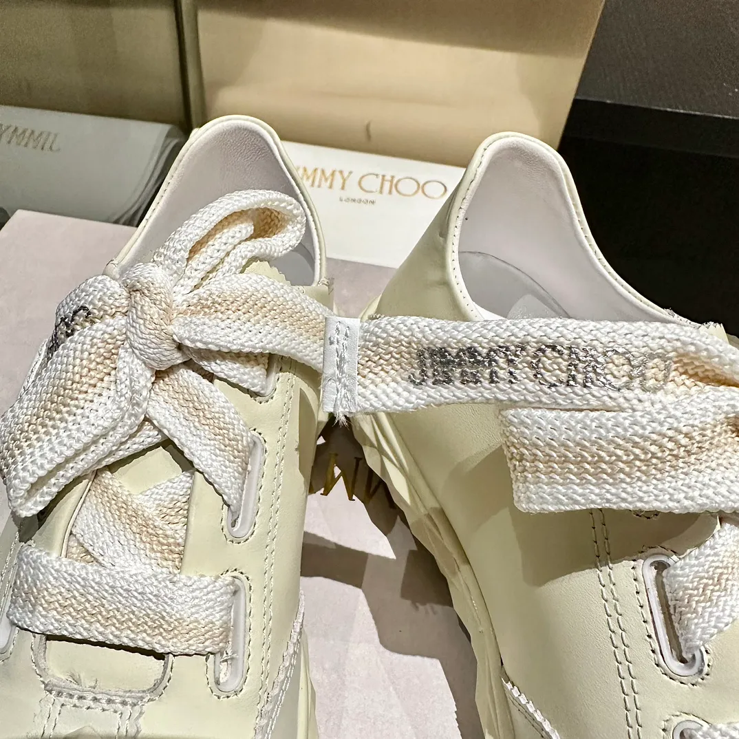 👟👟Ex-factory price 640👟👟 The new JIMMY CHOO, exclusively for sale, original large-soled casual white shoes, designed with the latest technology, strong three-dimensional effect👍The integration of multiple technologies, subverting fashion, super stylish! The combination is super beautiful. The original version is 1:1, versatile and trendy, both salty and sweet! New layout Size: 35-40